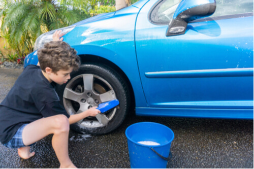 How Much Pocket Money Should You Give Your Child? Chores
